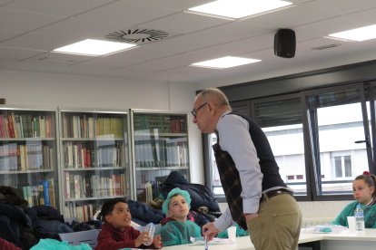 Niños y niñas del colegio La Anunciata visitan el Hospital San Juan de Dios de León.