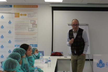 Niños y niñas del colegio La Anunciata visitan el Hospital San Juan de Dios de León.