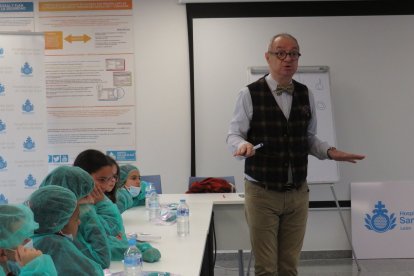 Niños y niñas del colegio La Anunciata visitan el Hospital San Juan de Dios de León.