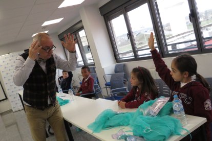 Niños y niñas del colegio La Anunciata visitan el Hospital San Juan de Dios de León.