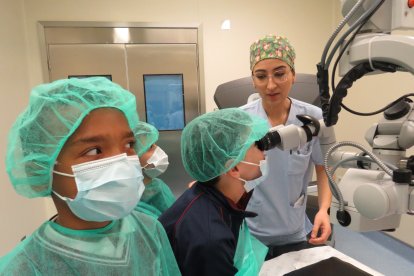 Niños y niñas del colegio La Anunciata visitan el Hospital San Juan de Dios de León.