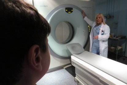 Niños y niñas del colegio La Anunciata visitan el Hospital San Juan de Dios de León.