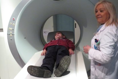 Niños y niñas del colegio La Anunciata visitan el Hospital San Juan de Dios de León.