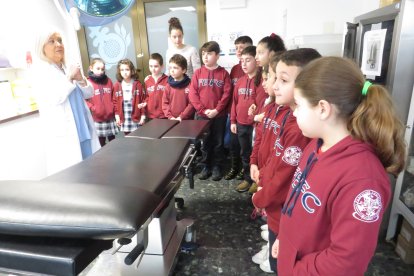 Niños y niñas del colegio La Anunciata visitan el Hospital San Juan de Dios de León.