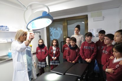 Niños y niñas del colegio La Anunciata visitan el Hospital San Juan de Dios de León.