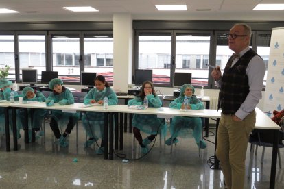 Niños y niñas del colegio La Anunciata visitan el Hospital San Juan de Dios de León.