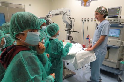 Niños y niñas del colegio La Anunciata visitan el Hospital San Juan de Dios de León.