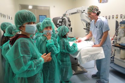 Niños y niñas del colegio La Anunciata visitan el Hospital San Juan de Dios de León.