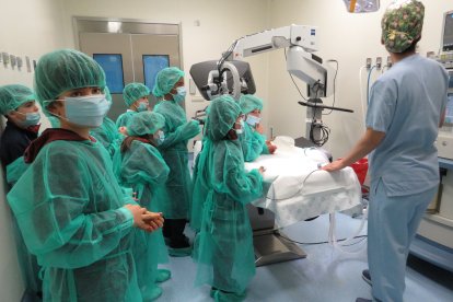 Niños y niñas del colegio La Anunciata visitan el Hospital San Juan de Dios de León.