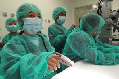 Niños y niñas del colegio La Anunciata visitan el Hospital San Juan de Dios de León.