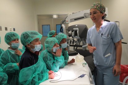 Niños y niñas del colegio La Anunciata visitan el Hospital San Juan de Dios de León.