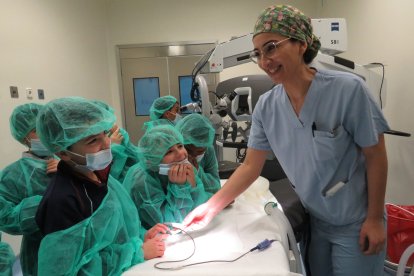 Niños y niñas del colegio La Anunciata visitan el Hospital San Juan de Dios de León.