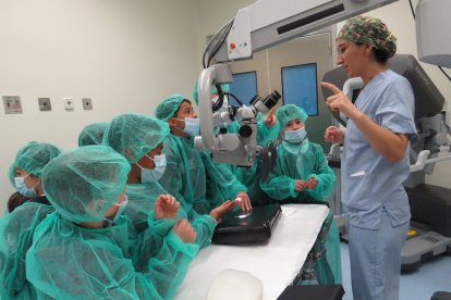 Niños y niñas del colegio La Anunciata visitan el Hospital San Juan de Dios de León.