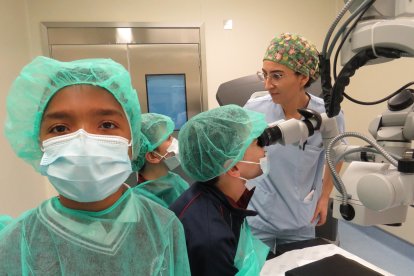 Niños y niñas del colegio La Anunciata visitan el Hospital San Juan de Dios de León.