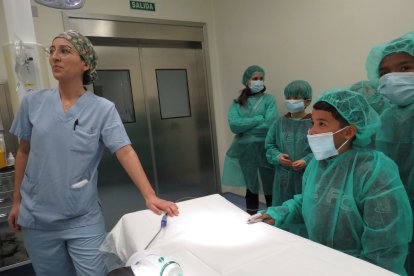 Niños y niñas del colegio La Anunciata visitan el Hospital San Juan de Dios de León.