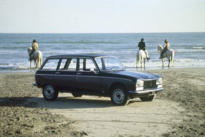 Siguiendo la estela del pionero 203, el 304 Break de 1971 recogía el testigo de las más puras versiones familiares.