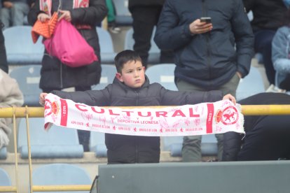 La grada del Reino de León se vuelca con su equipo de fútbol.