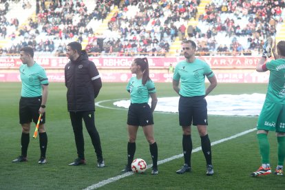 La grada del Reino de León se vuelca con su equipo de fútbol.