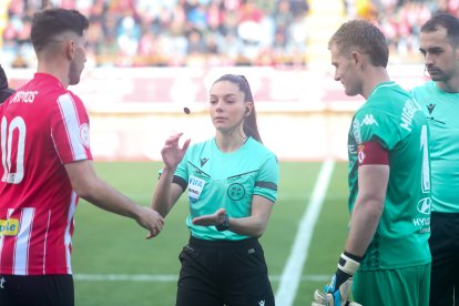 La grada del Reino de León se vuelca con su equipo de fútbol.
