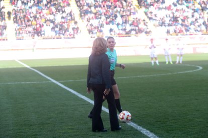 La grada del Reino de León se vuelca con su equipo de fútbol.
