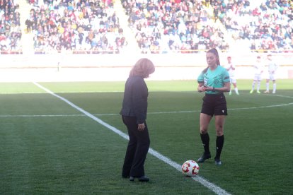 La grada del Reino de León se vuelca con su equipo de fútbol.