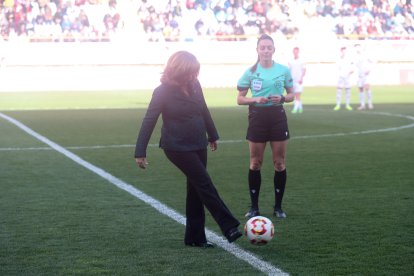 La grada del Reino de León se vuelca con su equipo de fútbol.