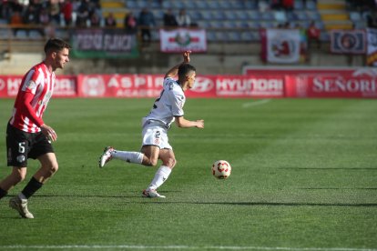 La grada del Reino de León se vuelca con su equipo de fútbol.