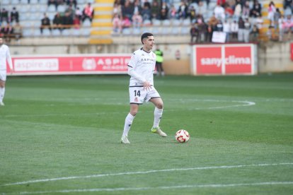 La grada del Reino de León se vuelca con su equipo de fútbol.