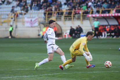 La grada del Reino de León se vuelca con su equipo de fútbol.