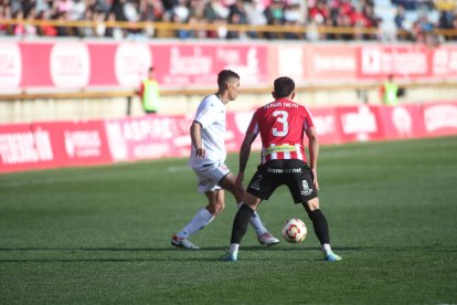 La grada del Reino de León se vuelca con su equipo de fútbol.