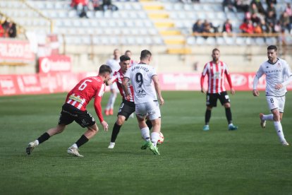 La grada del Reino de León se vuelca con su equipo de fútbol.