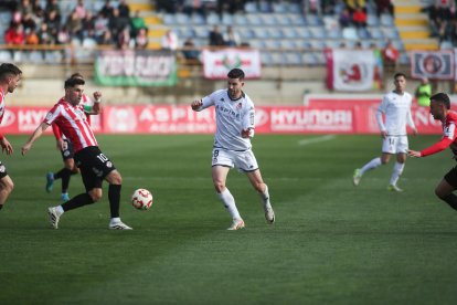 La grada del Reino de León se vuelca con su equipo de fútbol.
