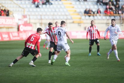 La grada del Reino de León se vuelca con su equipo de fútbol.