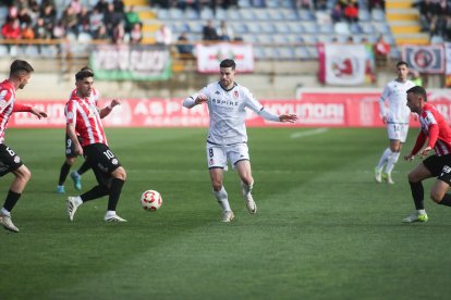 La grada del Reino de León se vuelca con su equipo de fútbol.