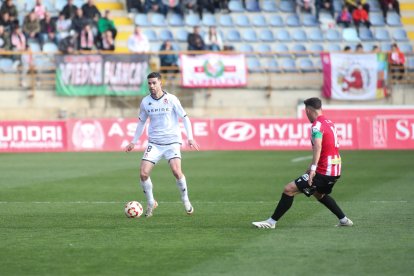 La grada del Reino de León se vuelca con su equipo de fútbol.
