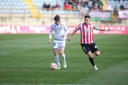 La grada del Reino de León se vuelca con su equipo de fútbol.