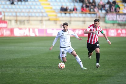 La grada del Reino de León se vuelca con su equipo de fútbol.
