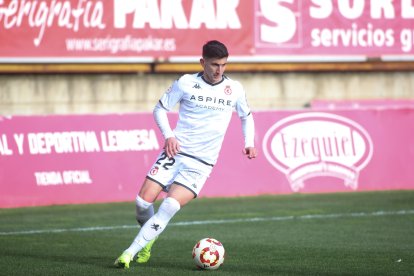 La grada del Reino de León se vuelca con su equipo de fútbol.