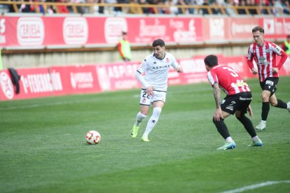 La grada del Reino de León se vuelca con su equipo de fútbol.