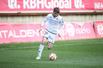 La grada del Reino de León se vuelca con su equipo de fútbol.