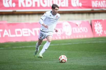 La grada del Reino de León se vuelca con su equipo de fútbol.