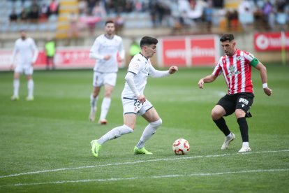 La grada del Reino de León se vuelca con su equipo de fútbol.