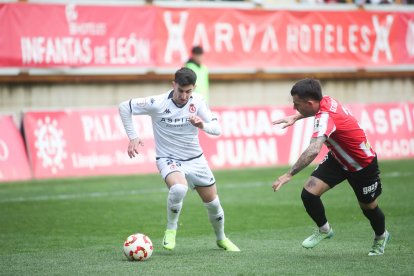 La grada del Reino de León se vuelca con su equipo de fútbol.
