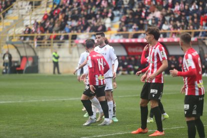 La grada del Reino de León se vuelca con su equipo de fútbol.