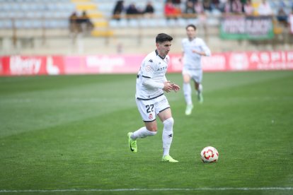La grada del Reino de León se vuelca con su equipo de fútbol.