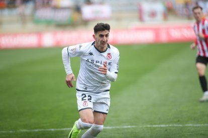 La grada del Reino de León se vuelca con su equipo de fútbol.