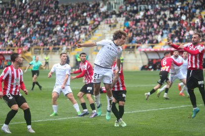 La grada del Reino de León se vuelca con su equipo de fútbol.
