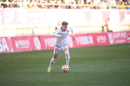 La grada del Reino de León se vuelca con su equipo de fútbol.