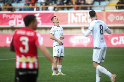La grada del Reino de León se vuelca con su equipo de fútbol.
