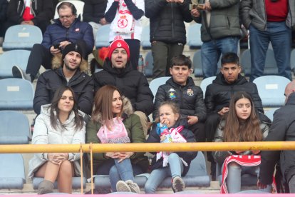 La grada del Reino de León se vuelca con su equipo de fútbol.